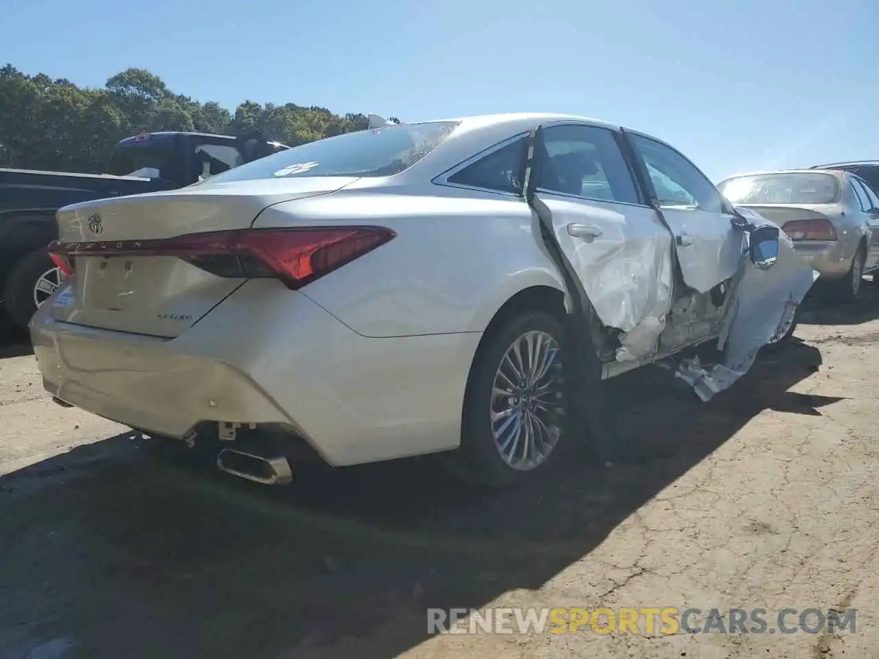 4 Photograph of a damaged car 4T1BZ1FB9KU003077 TOYOTA AVALON 2019