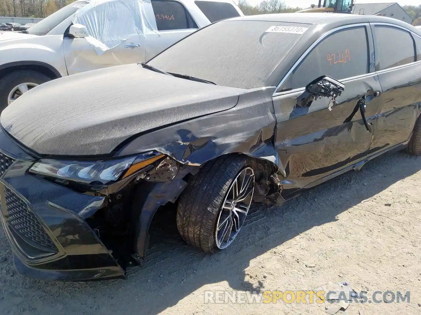 9 Photograph of a damaged car 4T1BZ1FB9KU003516 TOYOTA AVALON 2019