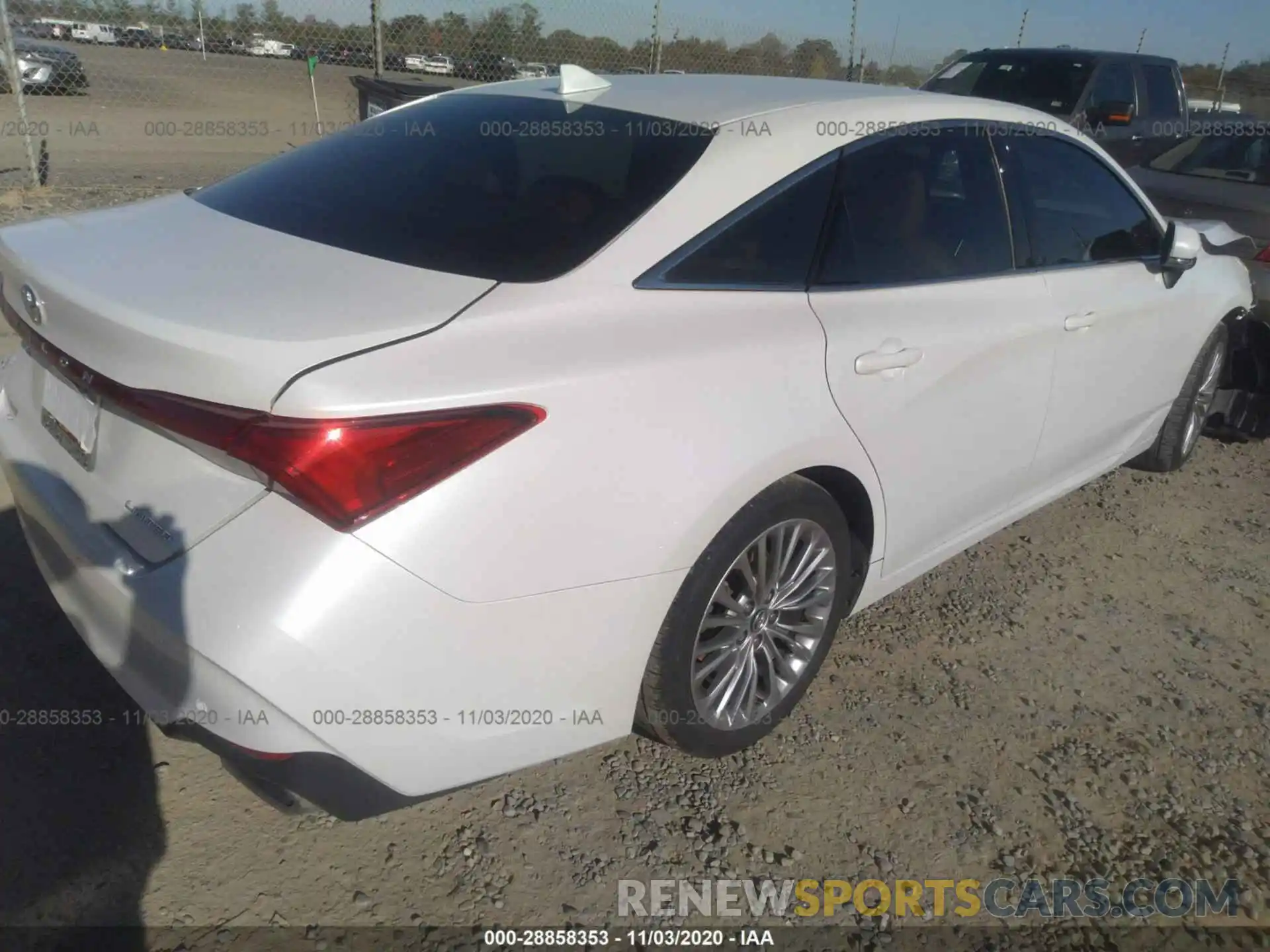 4 Photograph of a damaged car 4T1BZ1FB9KU003743 TOYOTA AVALON 2019