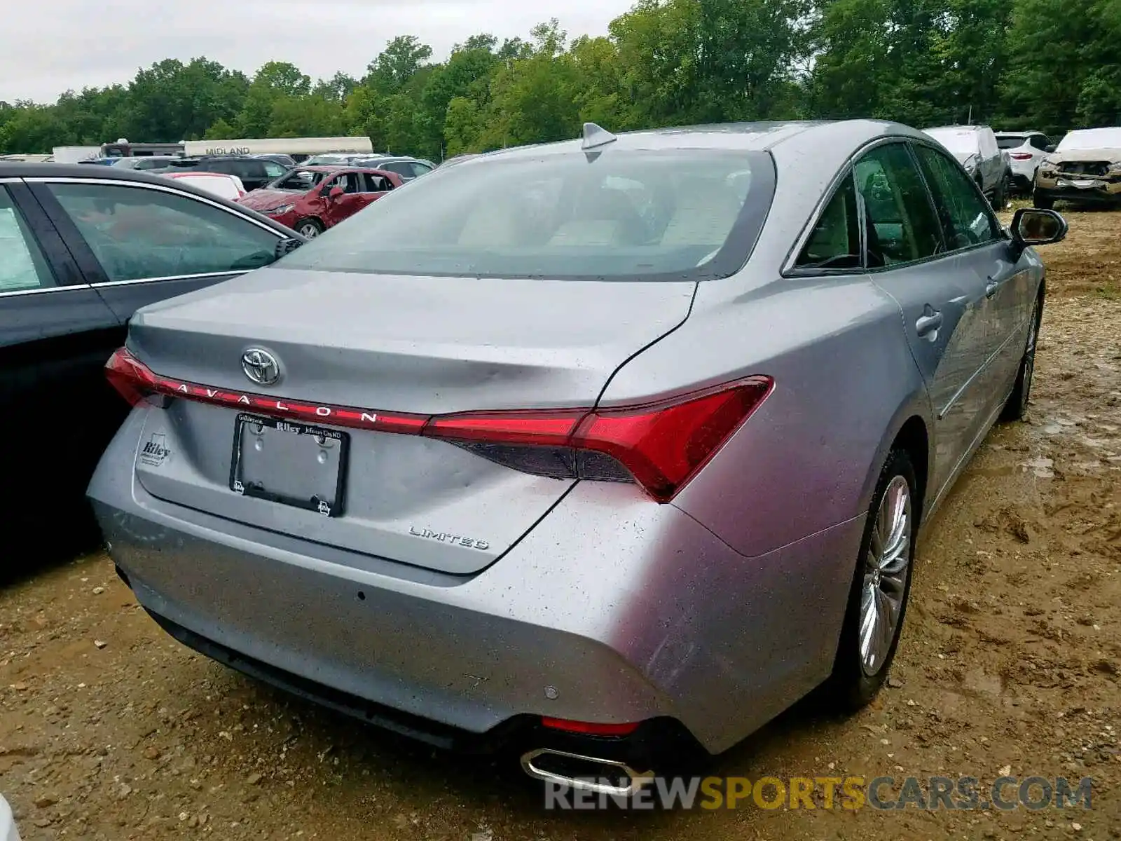 4 Photograph of a damaged car 4T1BZ1FB9KU003791 TOYOTA AVALON 2019