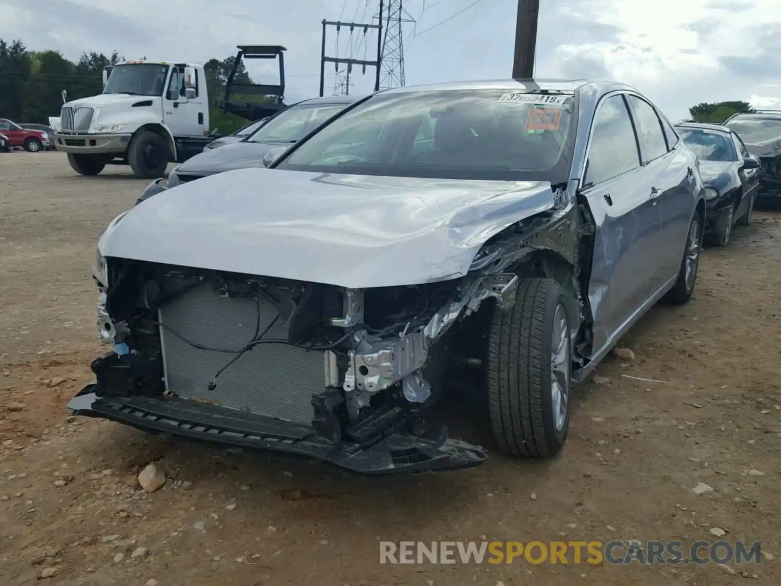 2 Photograph of a damaged car 4T1BZ1FB9KU004097 TOYOTA AVALON 2019