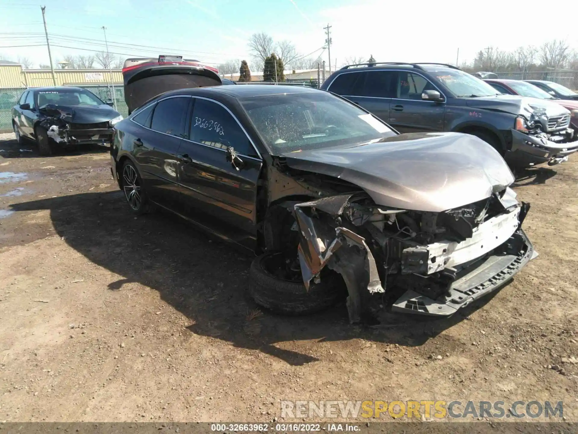 1 Photograph of a damaged car 4T1BZ1FB9KU006710 TOYOTA AVALON 2019