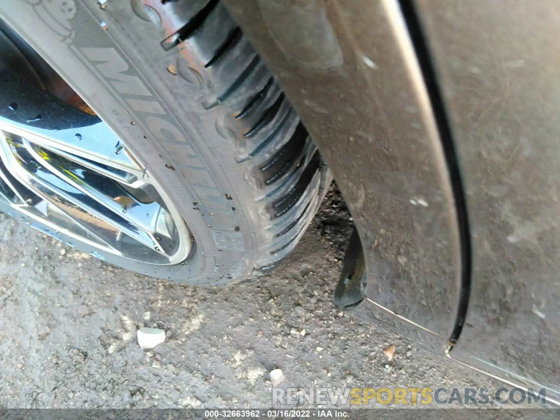 16 Photograph of a damaged car 4T1BZ1FB9KU006710 TOYOTA AVALON 2019