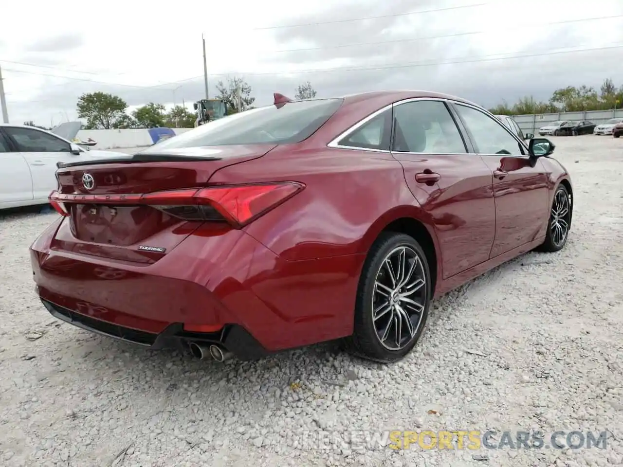 4 Photograph of a damaged car 4T1BZ1FB9KU007517 TOYOTA AVALON 2019