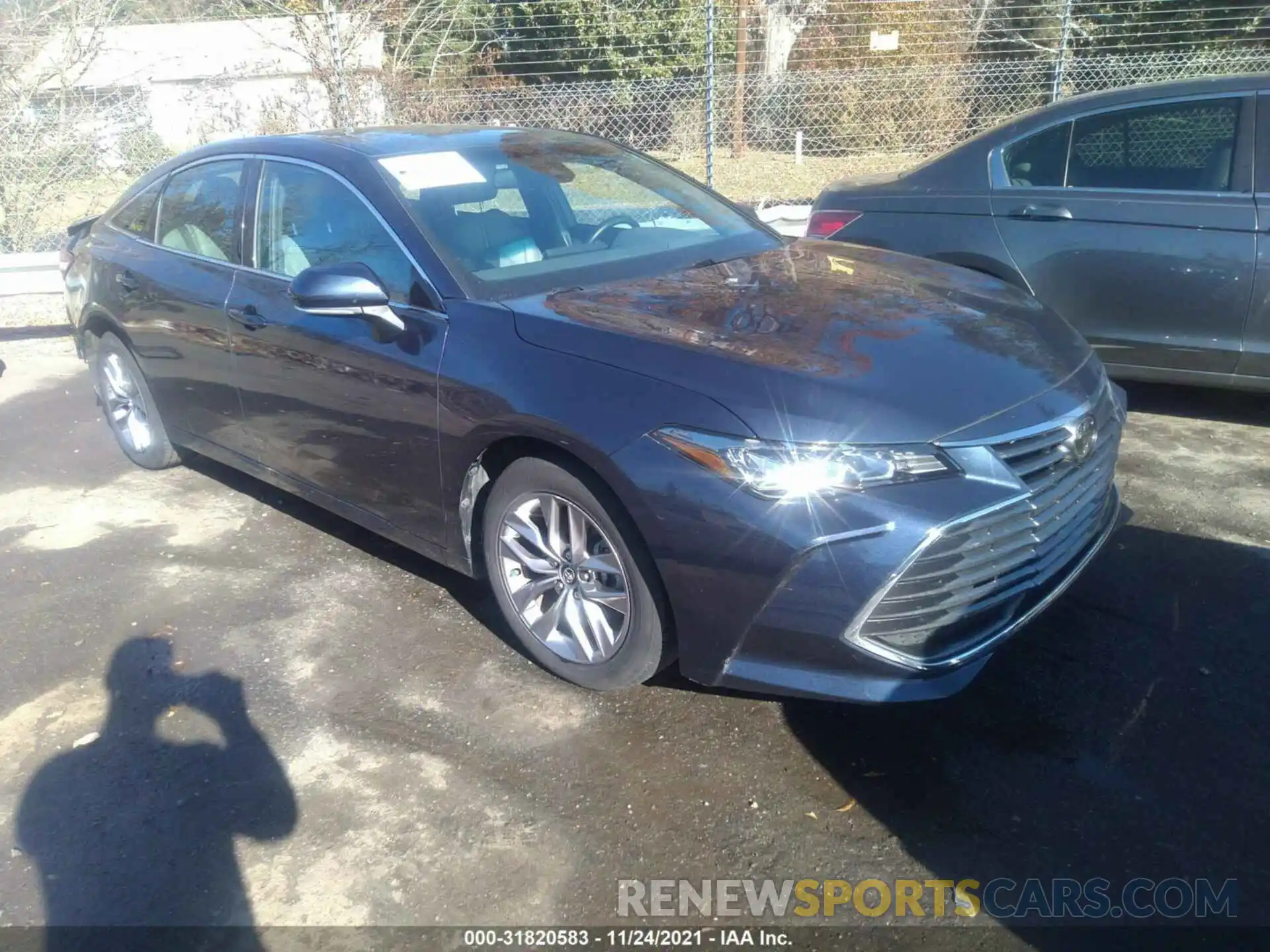 1 Photograph of a damaged car 4T1BZ1FB9KU008909 TOYOTA AVALON 2019