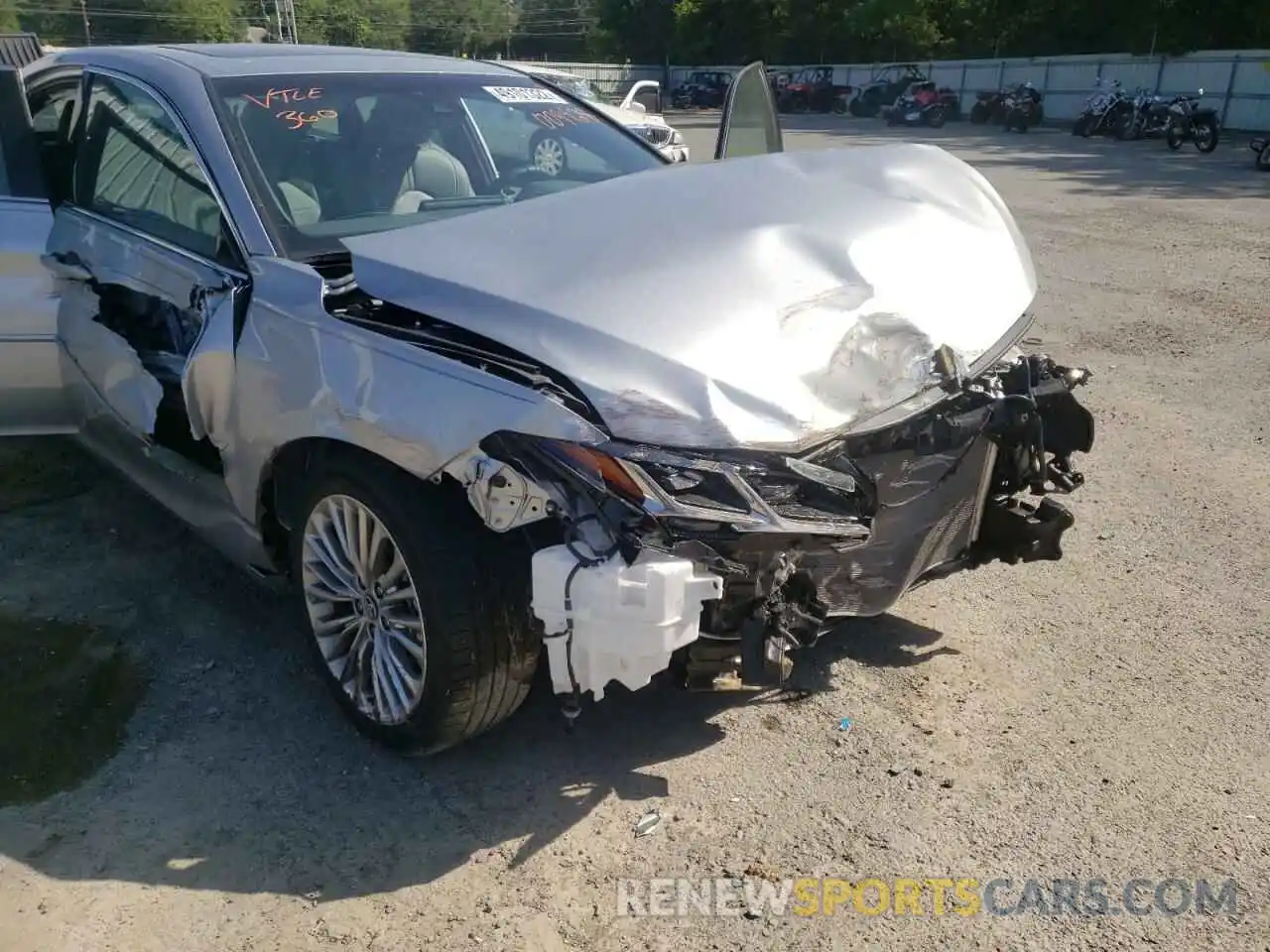 9 Photograph of a damaged car 4T1BZ1FB9KU009428 TOYOTA AVALON 2019