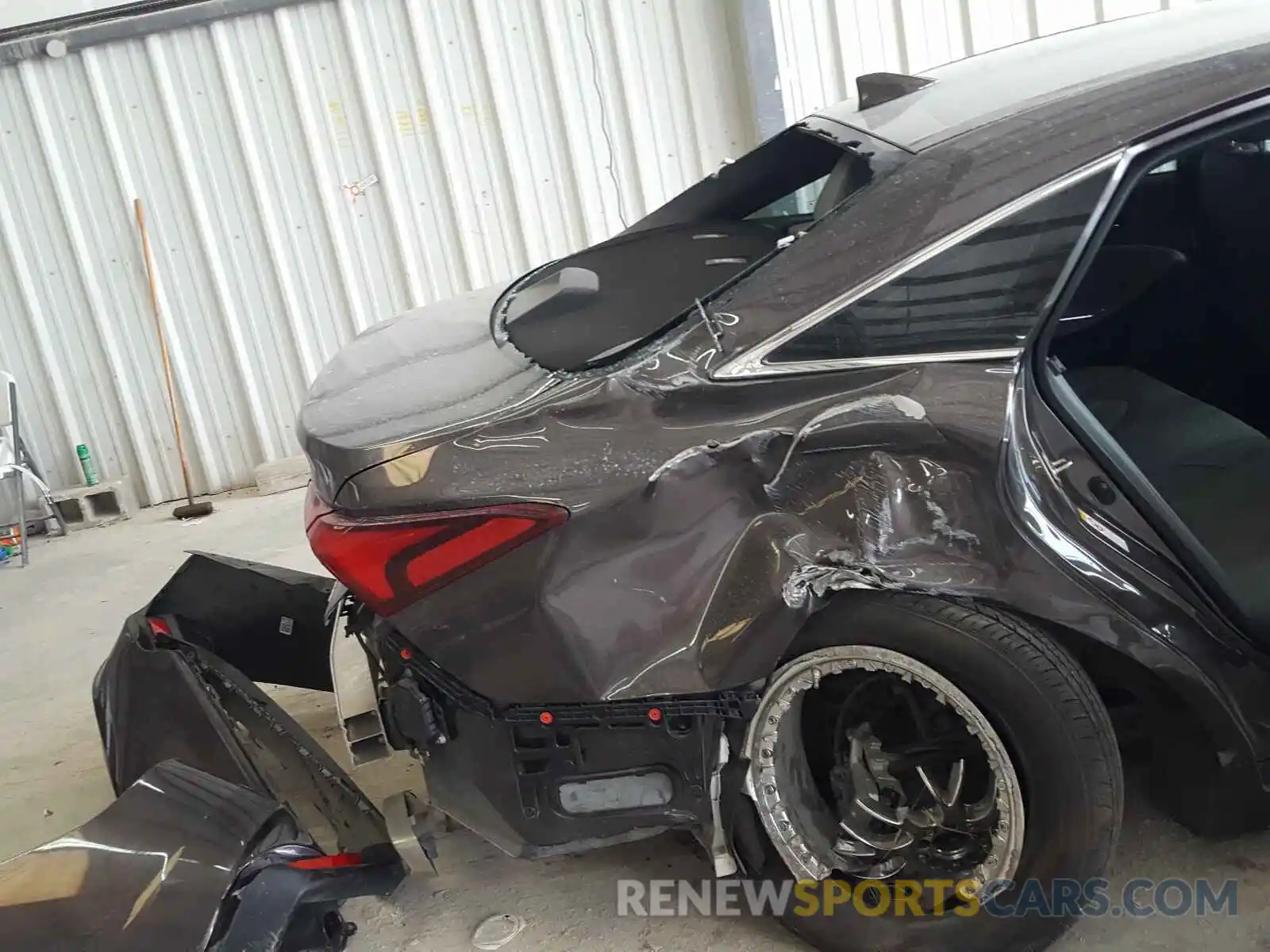 9 Photograph of a damaged car 4T1BZ1FB9KU009512 TOYOTA AVALON 2019