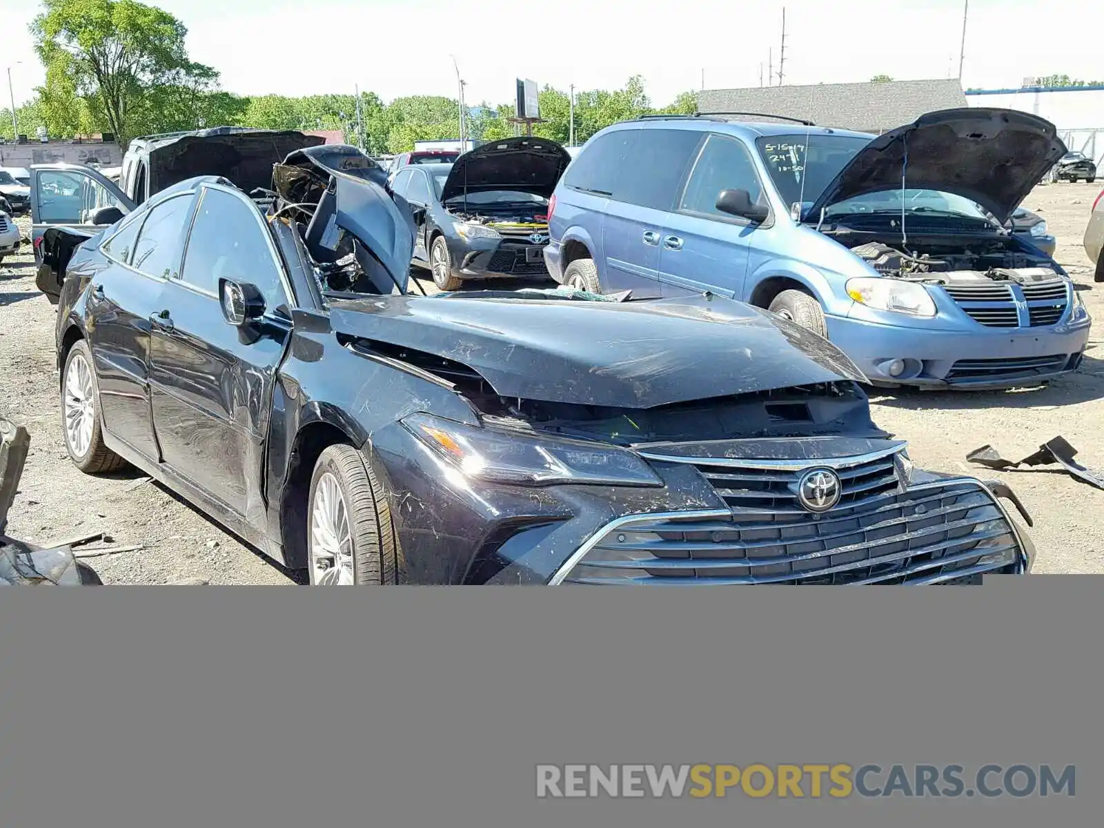 1 Photograph of a damaged car 4T1BZ1FB9KU009882 TOYOTA AVALON 2019