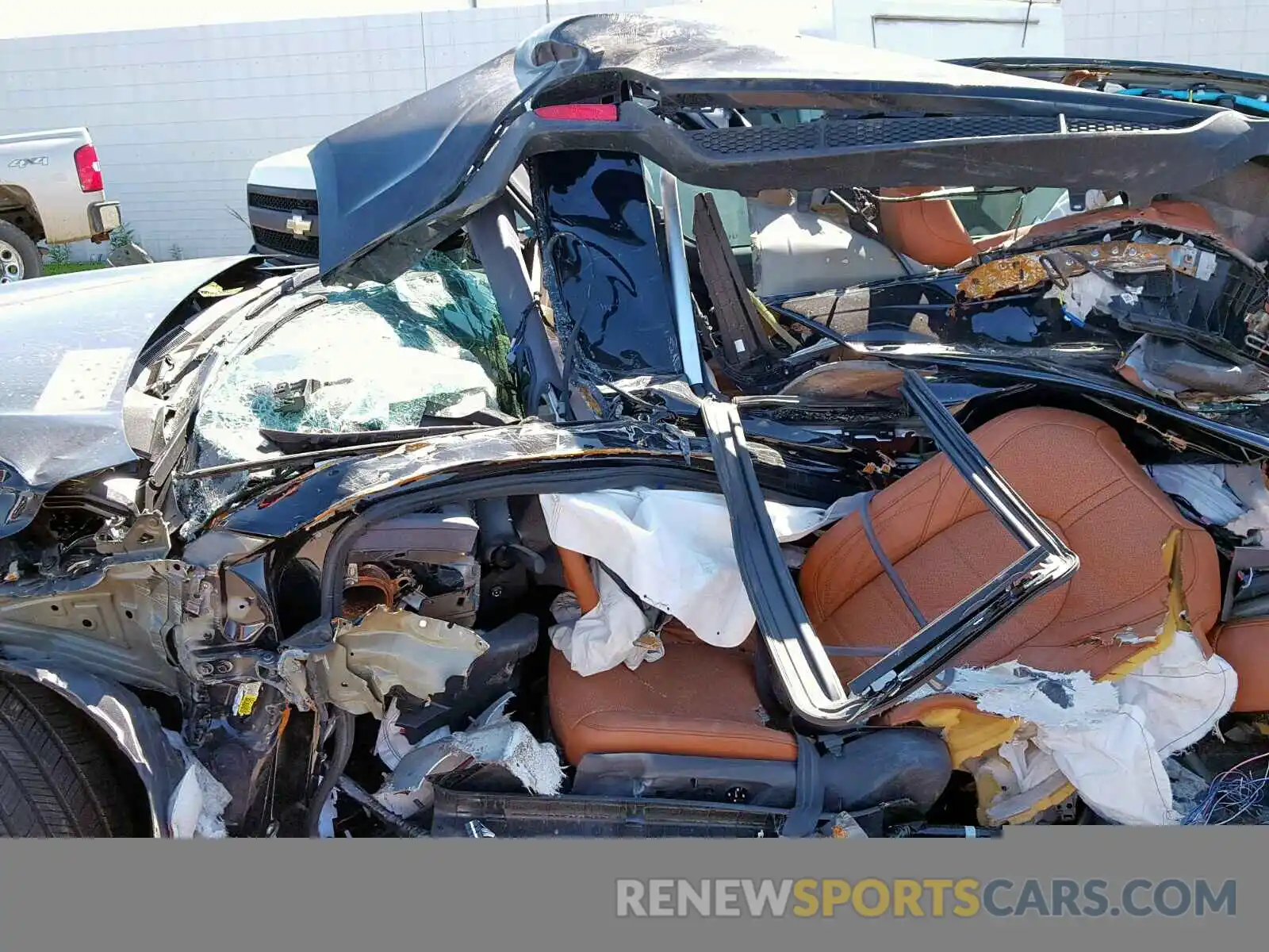 5 Photograph of a damaged car 4T1BZ1FB9KU009882 TOYOTA AVALON 2019