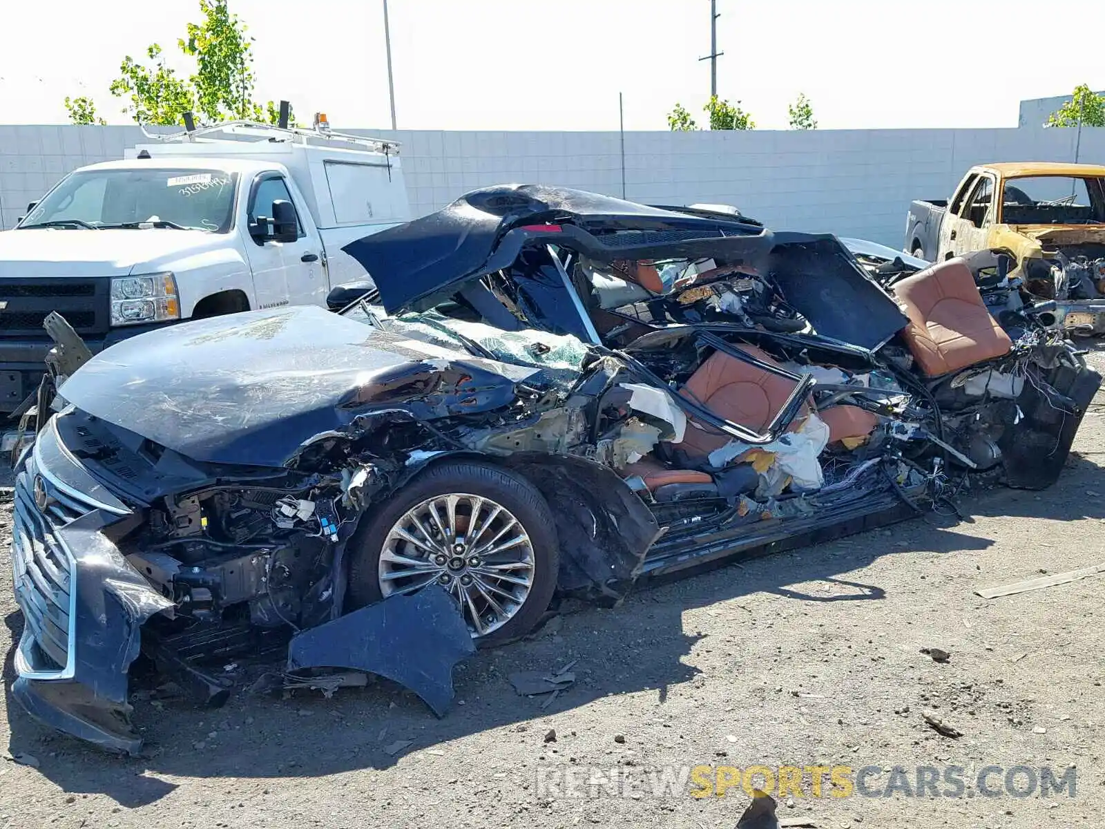 9 Photograph of a damaged car 4T1BZ1FB9KU009882 TOYOTA AVALON 2019