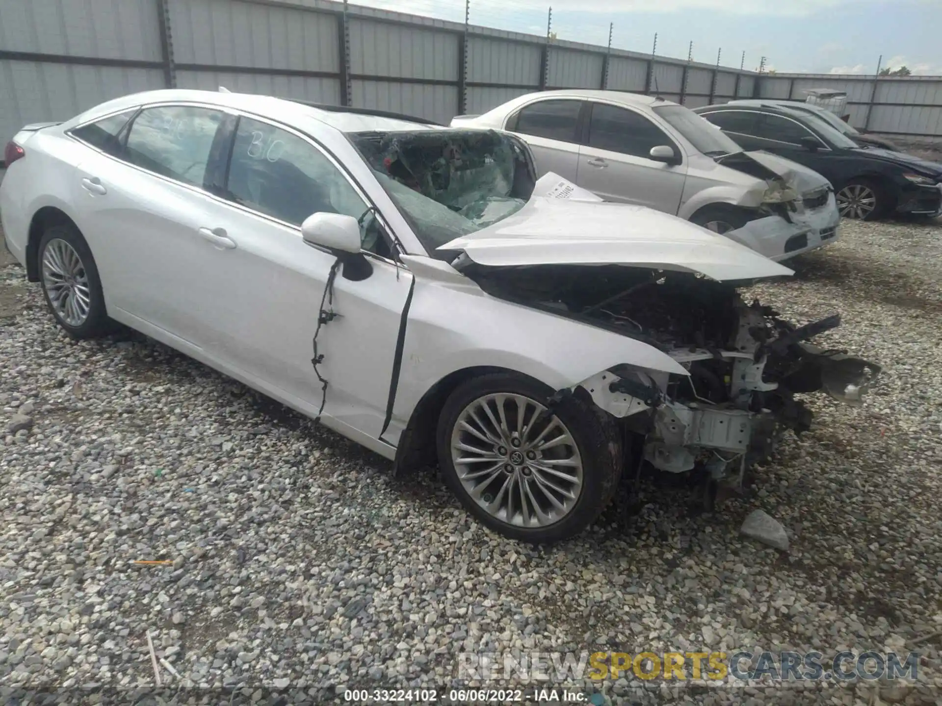 1 Photograph of a damaged car 4T1BZ1FB9KU010983 TOYOTA AVALON 2019