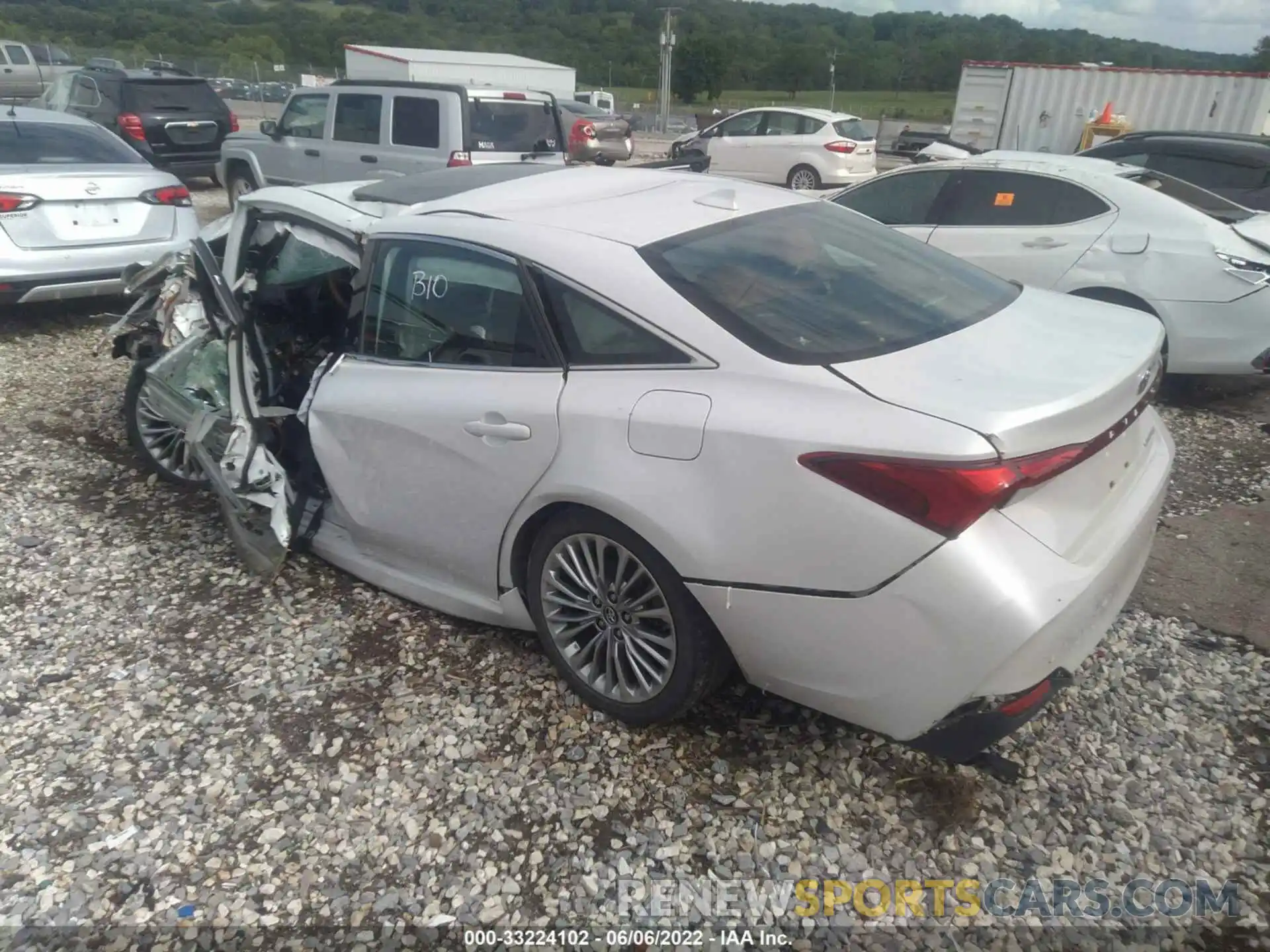 3 Photograph of a damaged car 4T1BZ1FB9KU010983 TOYOTA AVALON 2019