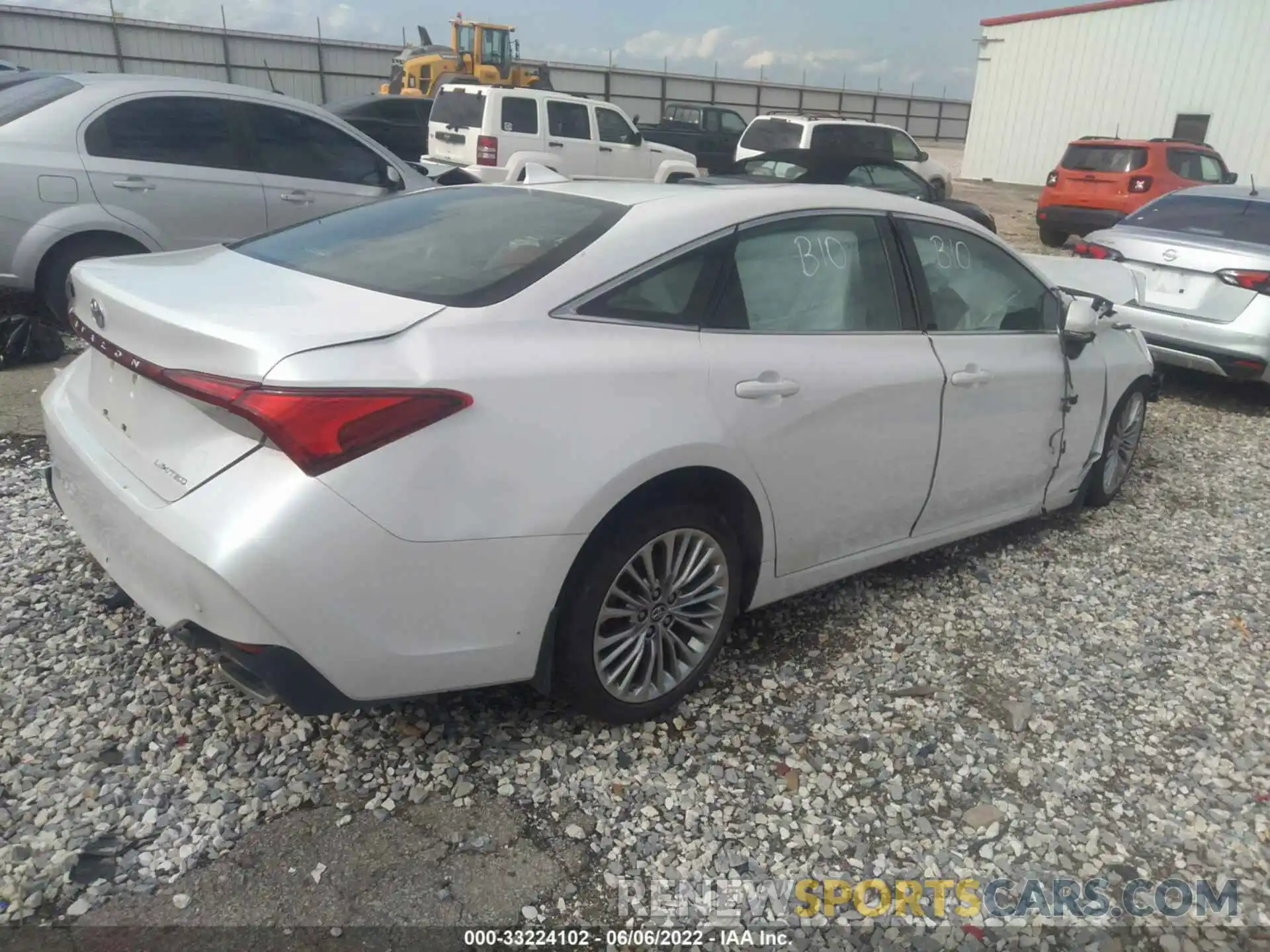 4 Photograph of a damaged car 4T1BZ1FB9KU010983 TOYOTA AVALON 2019