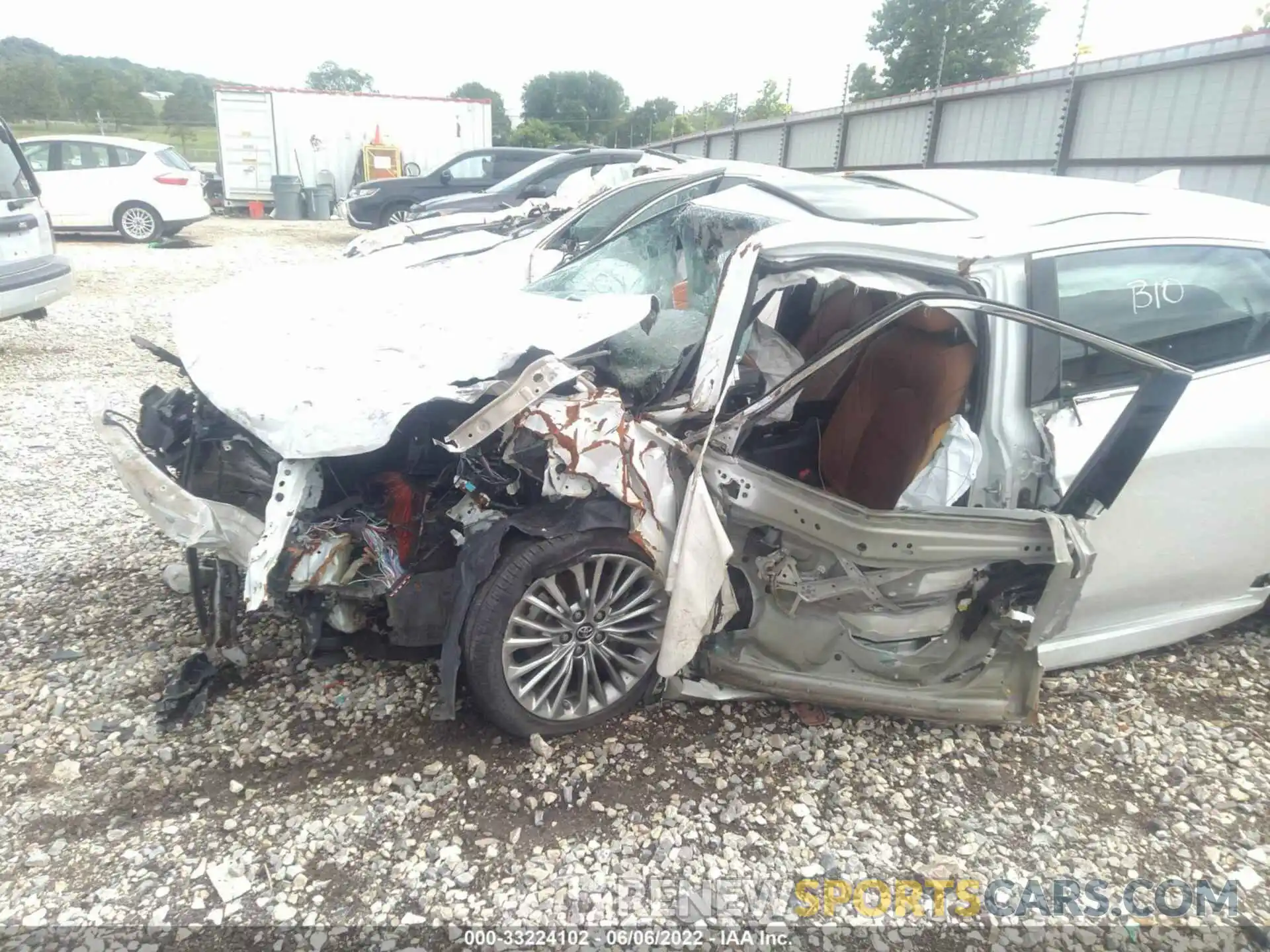 6 Photograph of a damaged car 4T1BZ1FB9KU010983 TOYOTA AVALON 2019