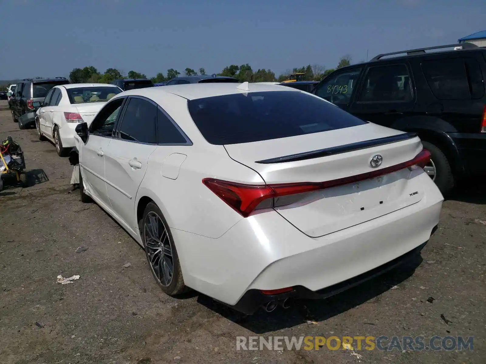 3 Photograph of a damaged car 4T1BZ1FB9KU017528 TOYOTA AVALON 2019