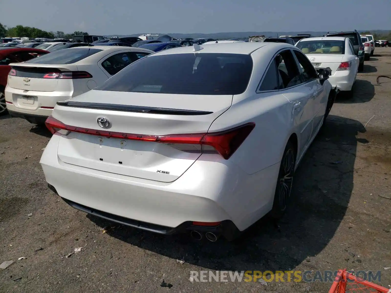 4 Photograph of a damaged car 4T1BZ1FB9KU017528 TOYOTA AVALON 2019