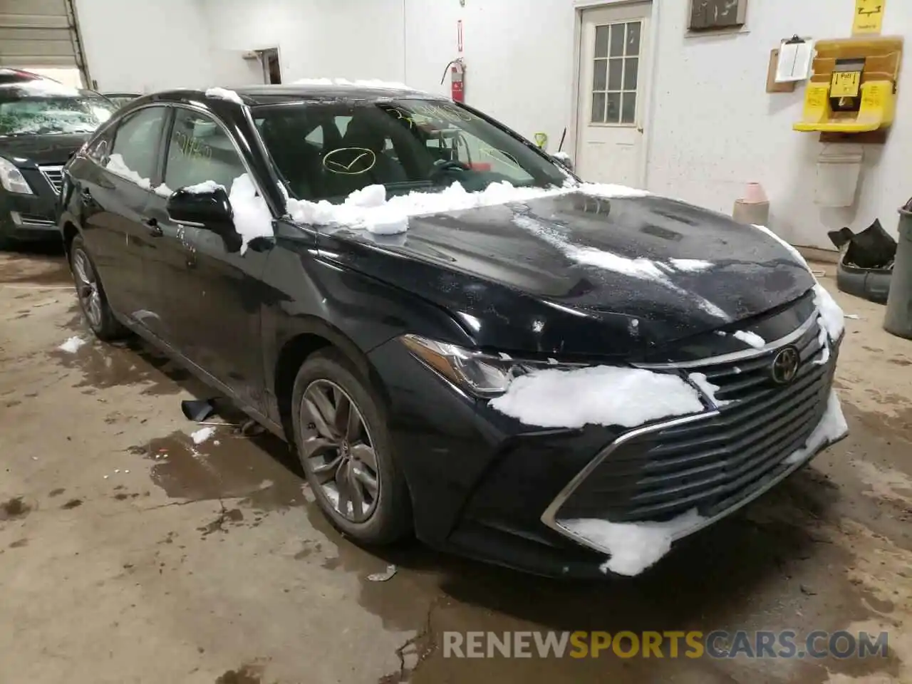 1 Photograph of a damaged car 4T1BZ1FB9KU021207 TOYOTA AVALON 2019