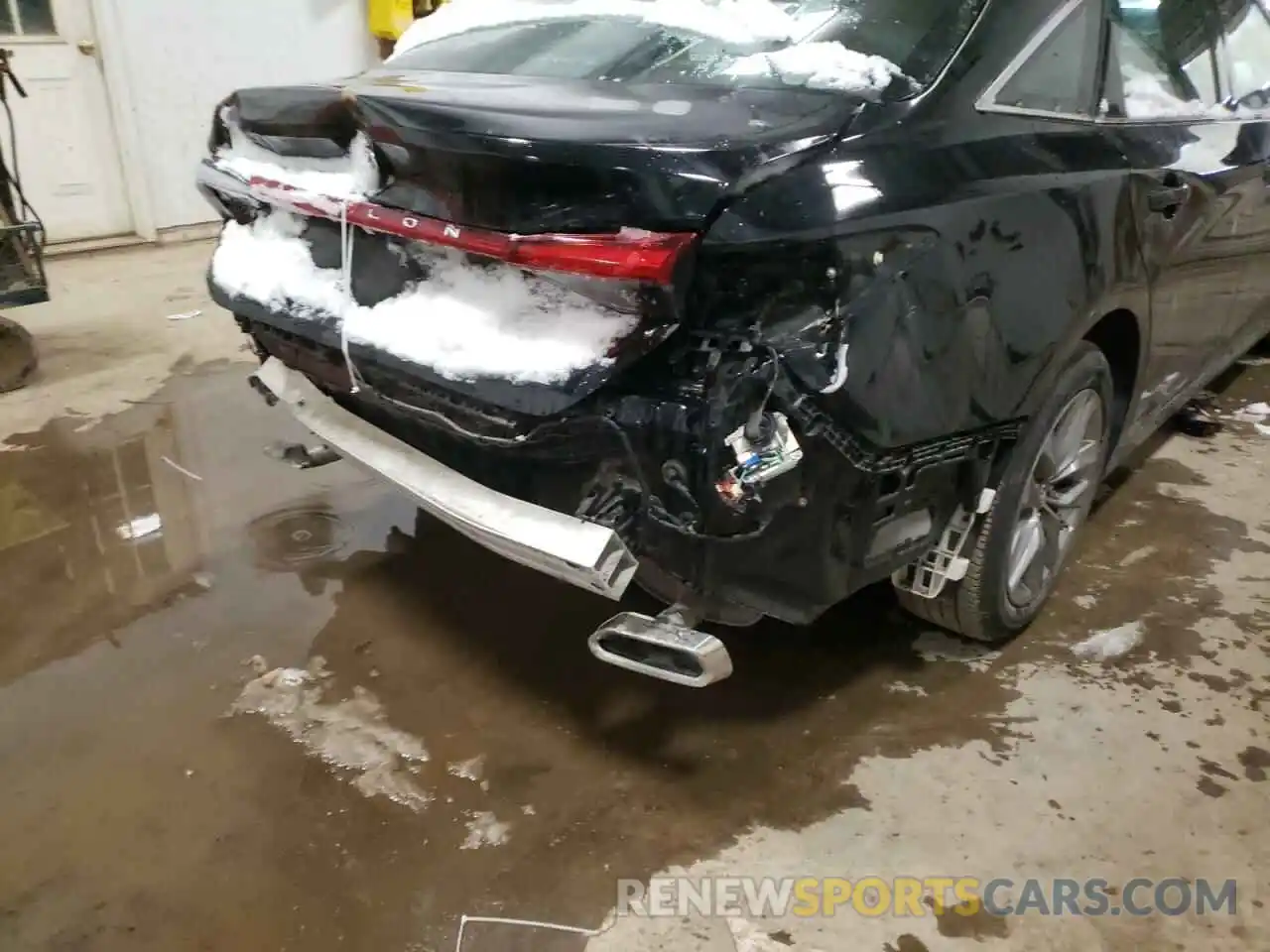 9 Photograph of a damaged car 4T1BZ1FB9KU021207 TOYOTA AVALON 2019