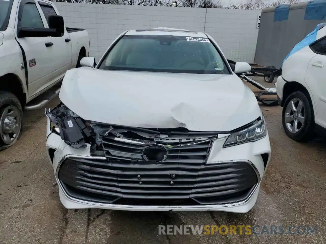 5 Photograph of a damaged car 4T1BZ1FB9KU022941 TOYOTA AVALON 2019