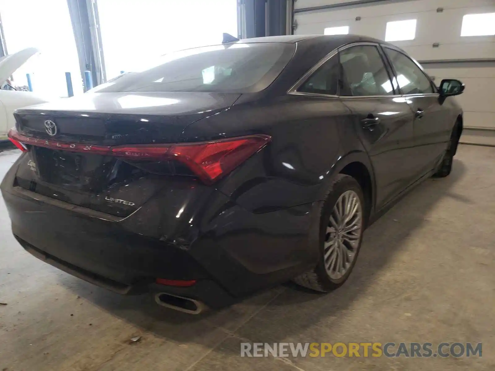 4 Photograph of a damaged car 4T1BZ1FB9KU024026 TOYOTA AVALON 2019