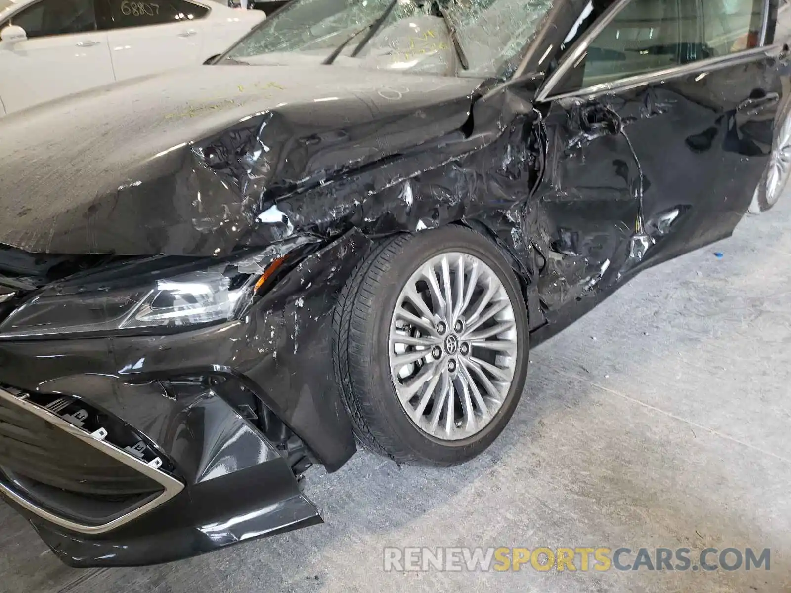 9 Photograph of a damaged car 4T1BZ1FB9KU024026 TOYOTA AVALON 2019