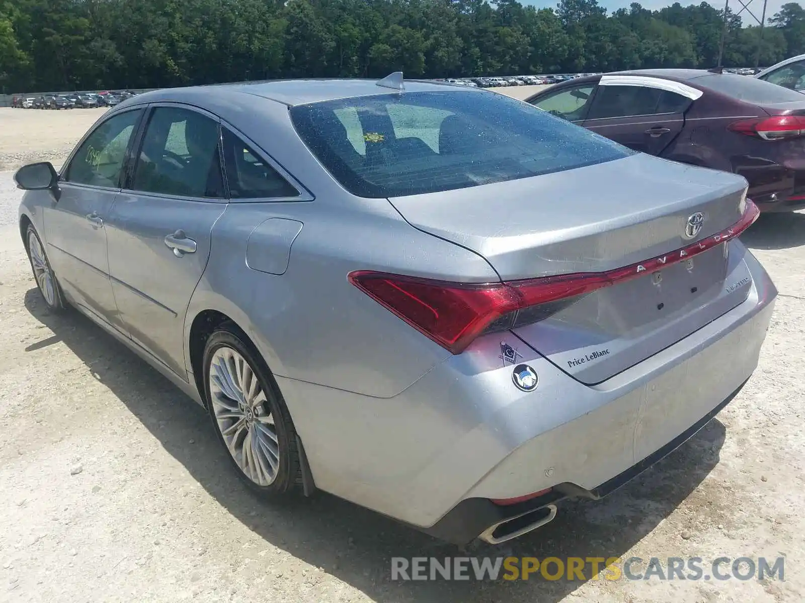 3 Photograph of a damaged car 4T1BZ1FB9KU024639 TOYOTA AVALON 2019