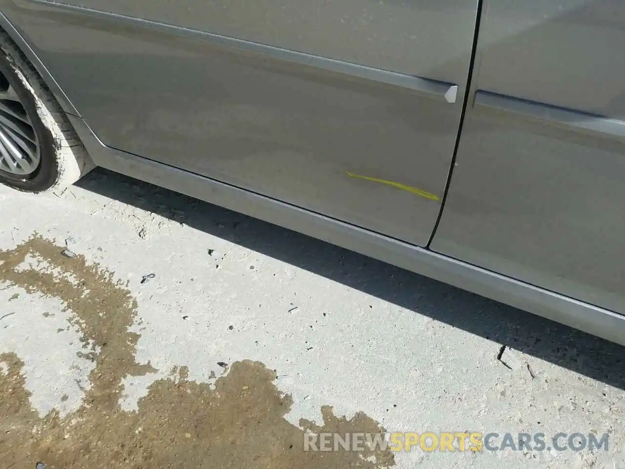 9 Photograph of a damaged car 4T1BZ1FB9KU024639 TOYOTA AVALON 2019