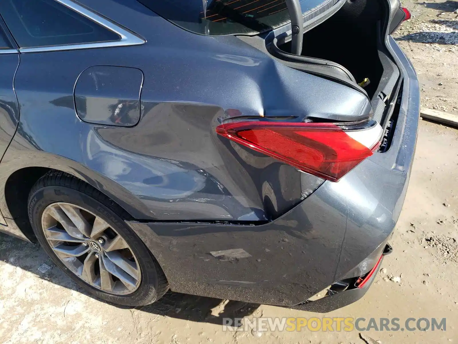 9 Photograph of a damaged car 4T1BZ1FB9KU025645 TOYOTA AVALON 2019