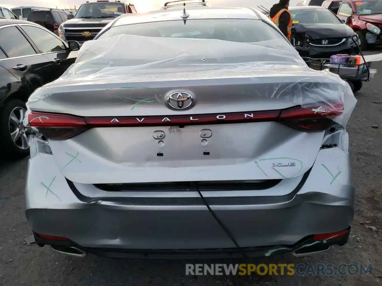 9 Photograph of a damaged car 4T1BZ1FB9KU026388 TOYOTA AVALON 2019