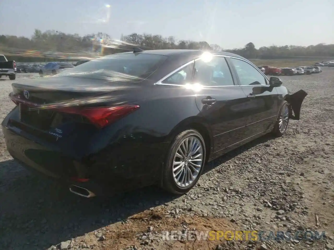 4 Photograph of a damaged car 4T1BZ1FB9KU029338 TOYOTA AVALON 2019