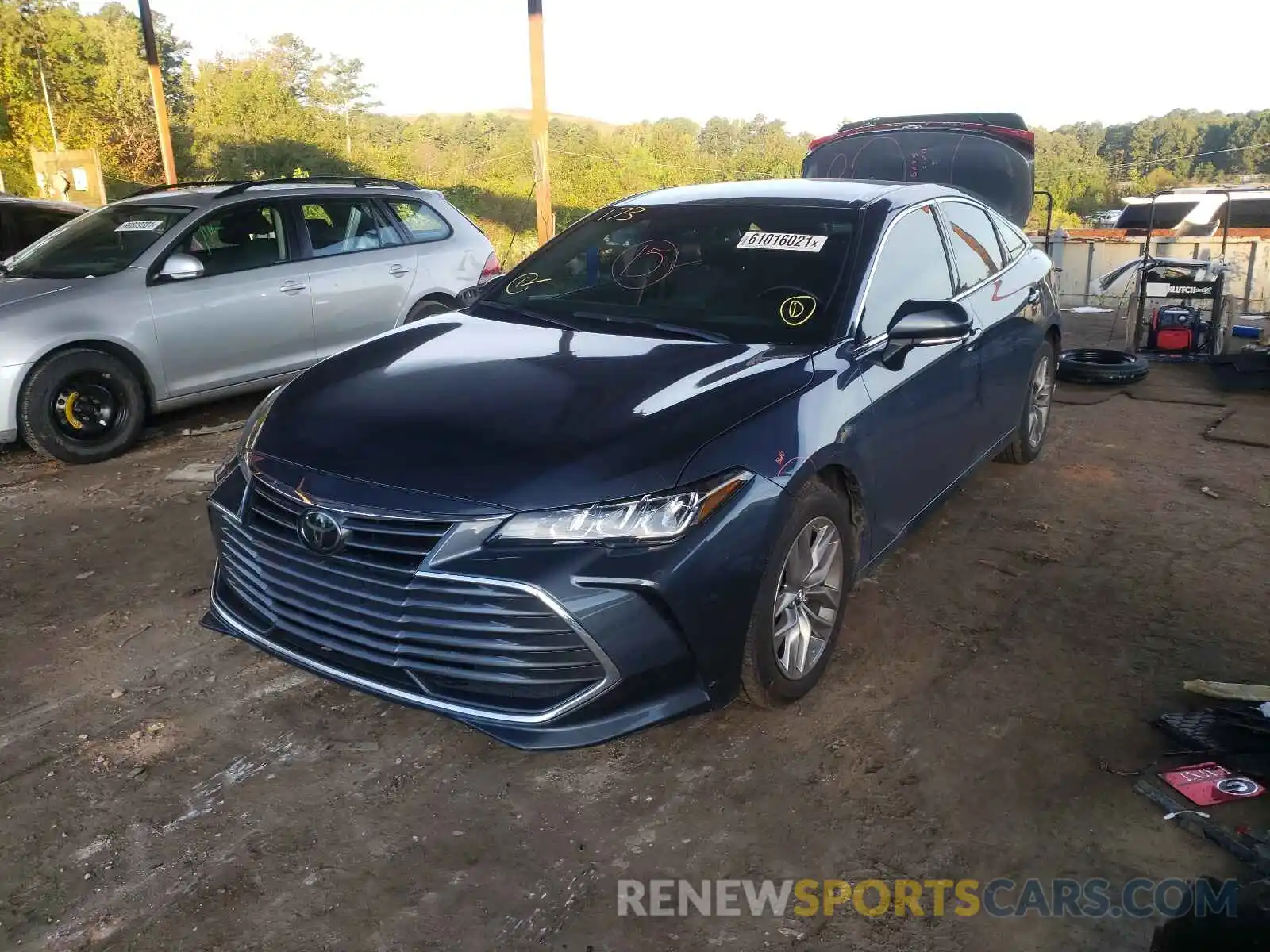 2 Photograph of a damaged car 4T1BZ1FB9KU029761 TOYOTA AVALON 2019