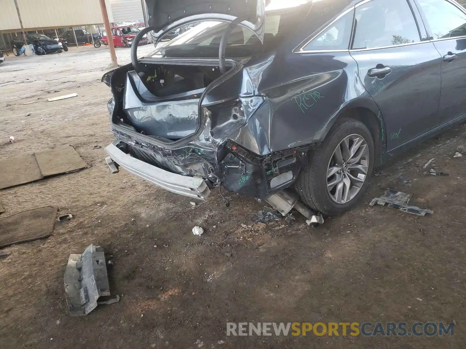 9 Photograph of a damaged car 4T1BZ1FB9KU029761 TOYOTA AVALON 2019