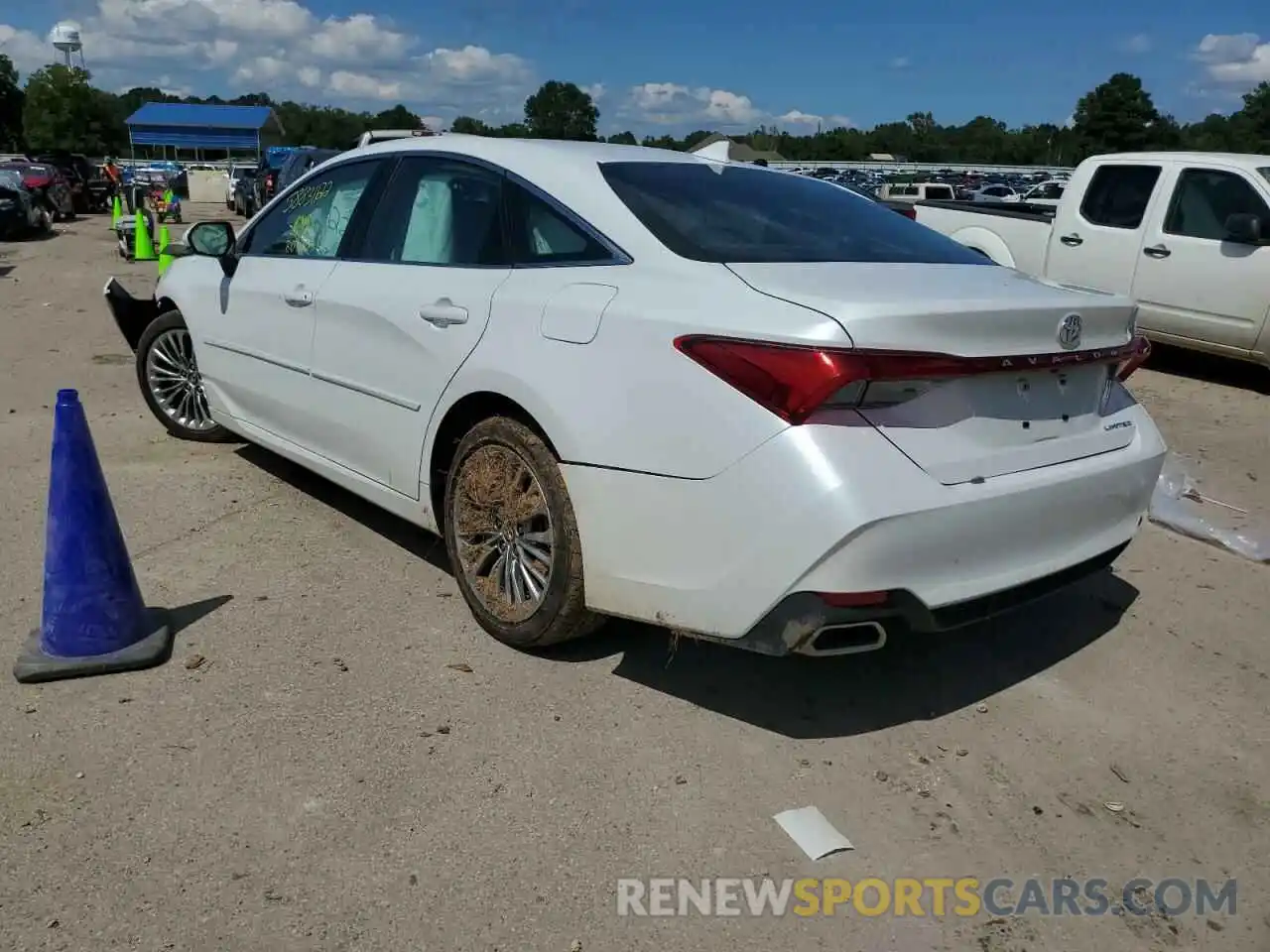 3 Photograph of a damaged car 4T1BZ1FB9KU030800 TOYOTA AVALON 2019