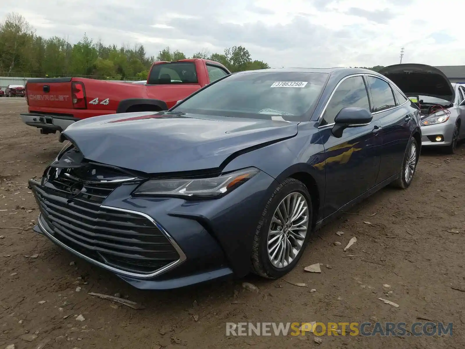 2 Photograph of a damaged car 4T1BZ1FB9KU031154 TOYOTA AVALON 2019