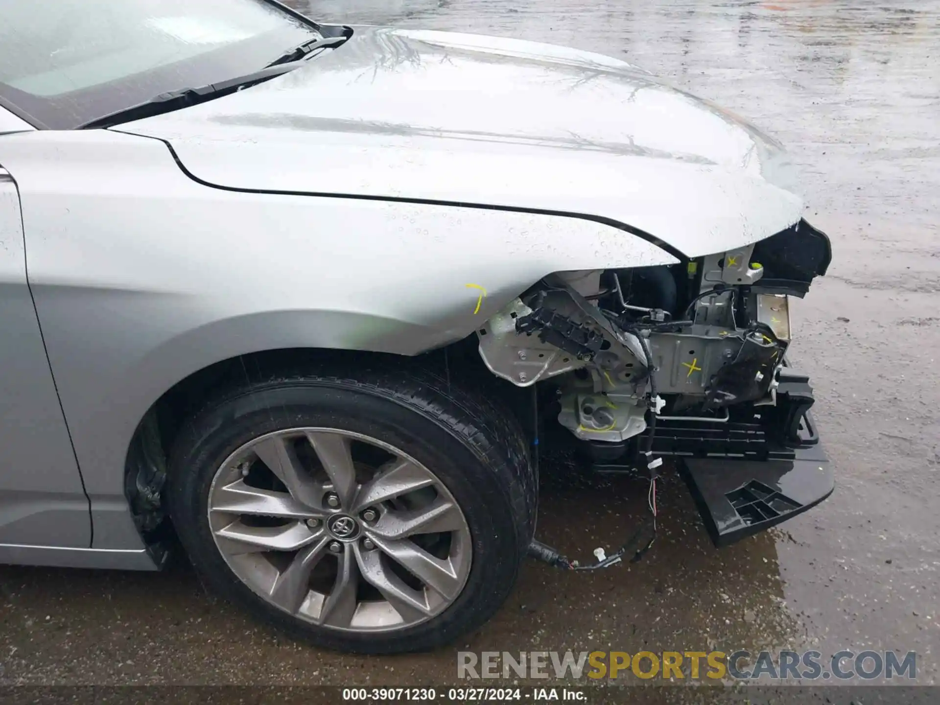 17 Photograph of a damaged car 4T1BZ1FB9KU031641 TOYOTA AVALON 2019