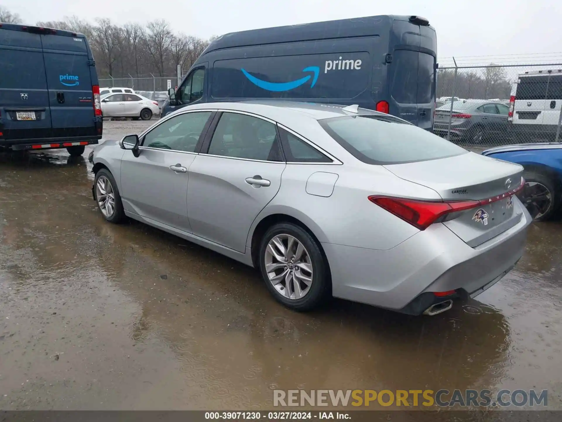 3 Photograph of a damaged car 4T1BZ1FB9KU031641 TOYOTA AVALON 2019