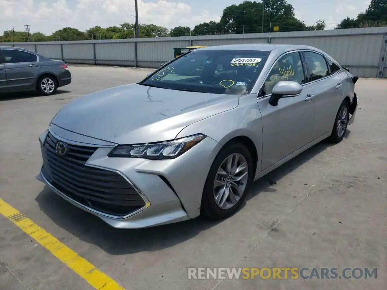 2 Photograph of a damaged car 4T1BZ1FB9KU032238 TOYOTA AVALON 2019