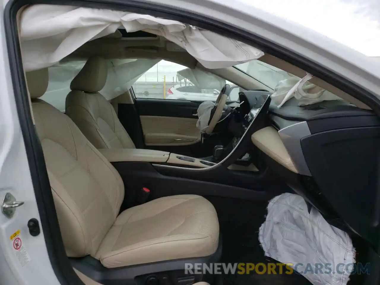 5 Photograph of a damaged car 4T1BZ1FB9KU033325 TOYOTA AVALON 2019