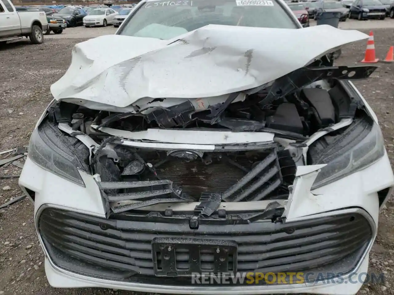 9 Photograph of a damaged car 4T1BZ1FB9KU033325 TOYOTA AVALON 2019