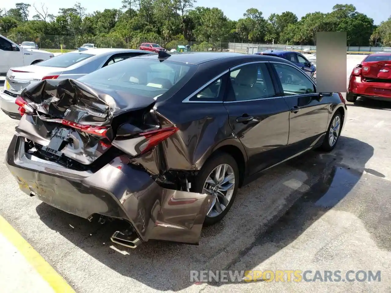 4 Photograph of a damaged car 4T1BZ1FB9KU036113 TOYOTA AVALON 2019