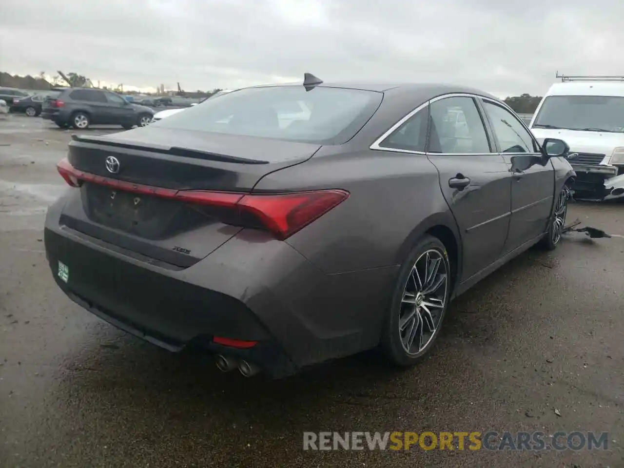 4 Photograph of a damaged car 4T1BZ1FB9KU037200 TOYOTA AVALON 2019