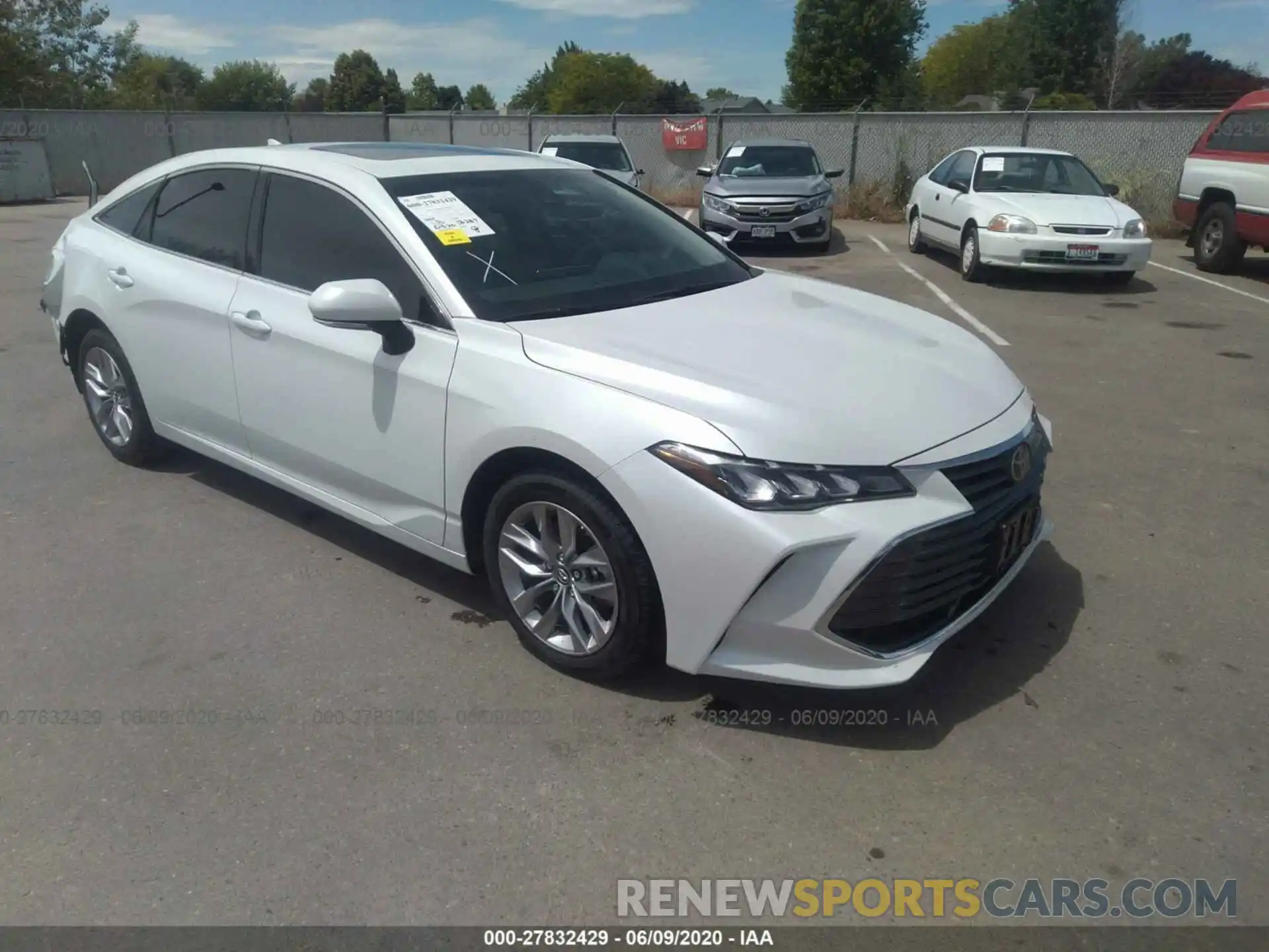 1 Photograph of a damaged car 4T1BZ1FBXKU001189 TOYOTA AVALON 2019