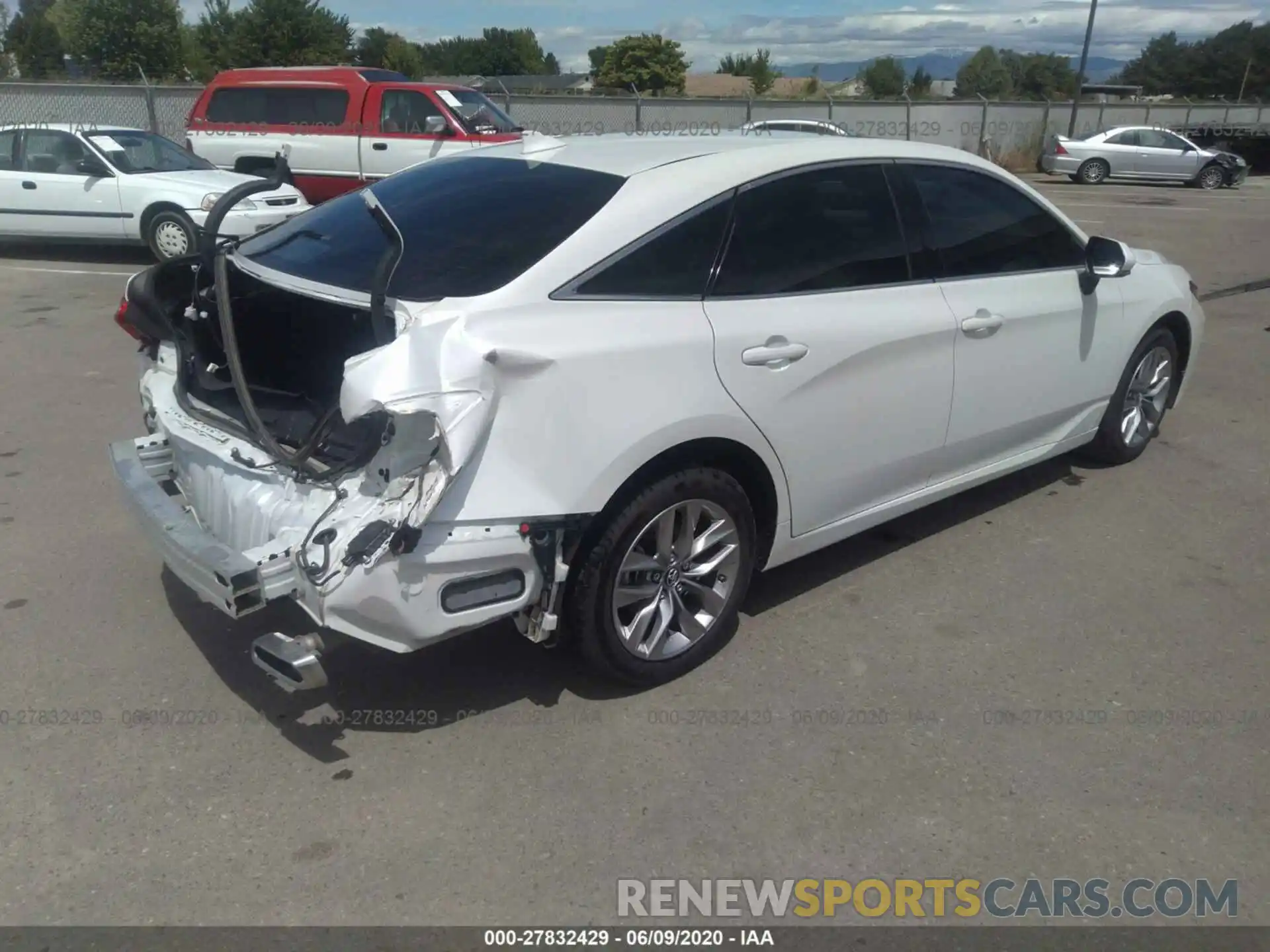 4 Photograph of a damaged car 4T1BZ1FBXKU001189 TOYOTA AVALON 2019