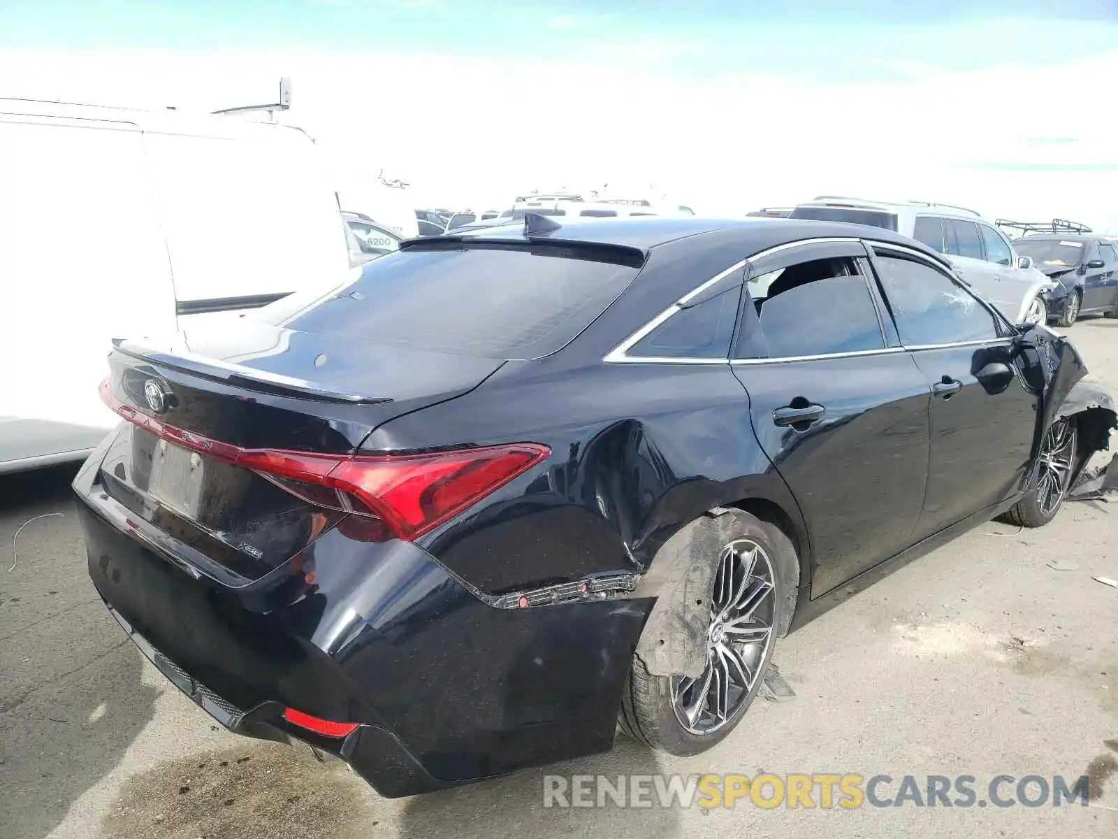 4 Photograph of a damaged car 4T1BZ1FBXKU001323 TOYOTA AVALON 2019