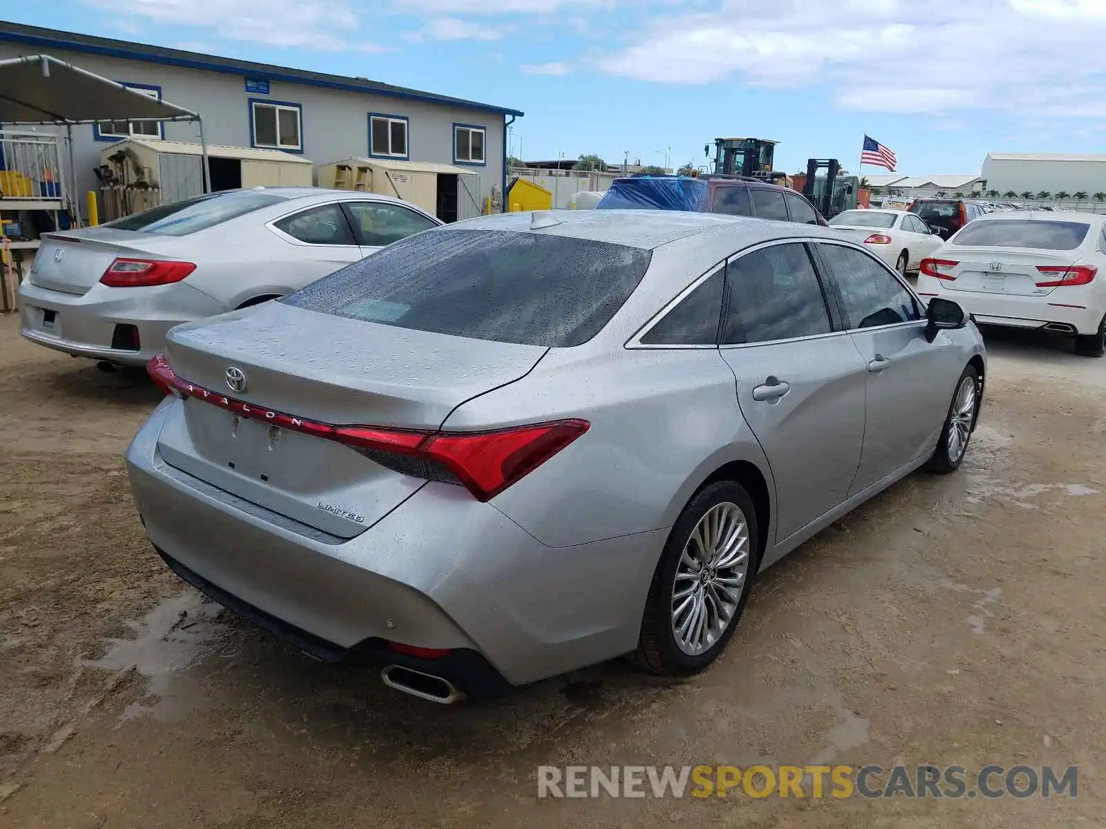 4 Photograph of a damaged car 4T1BZ1FBXKU001693 TOYOTA AVALON 2019