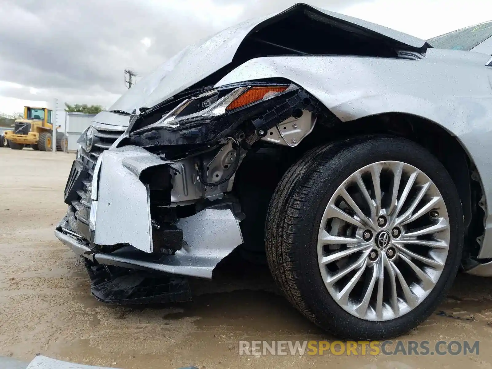 9 Photograph of a damaged car 4T1BZ1FBXKU001693 TOYOTA AVALON 2019