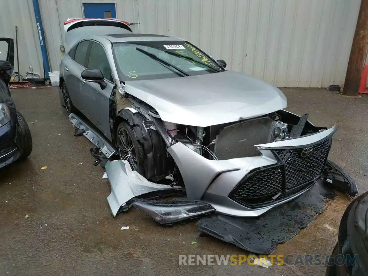 1 Photograph of a damaged car 4T1BZ1FBXKU002908 TOYOTA AVALON 2019