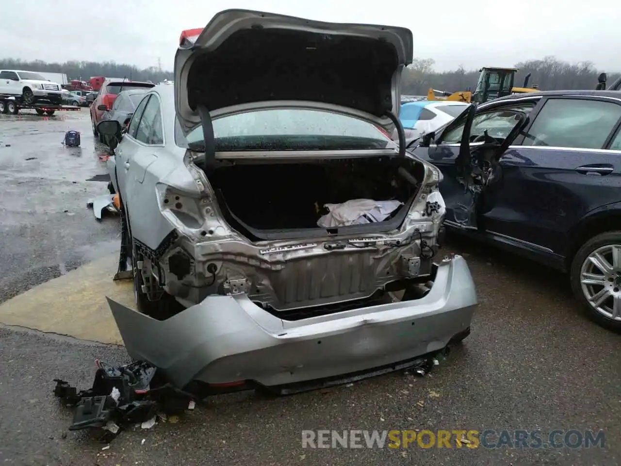 3 Photograph of a damaged car 4T1BZ1FBXKU002908 TOYOTA AVALON 2019