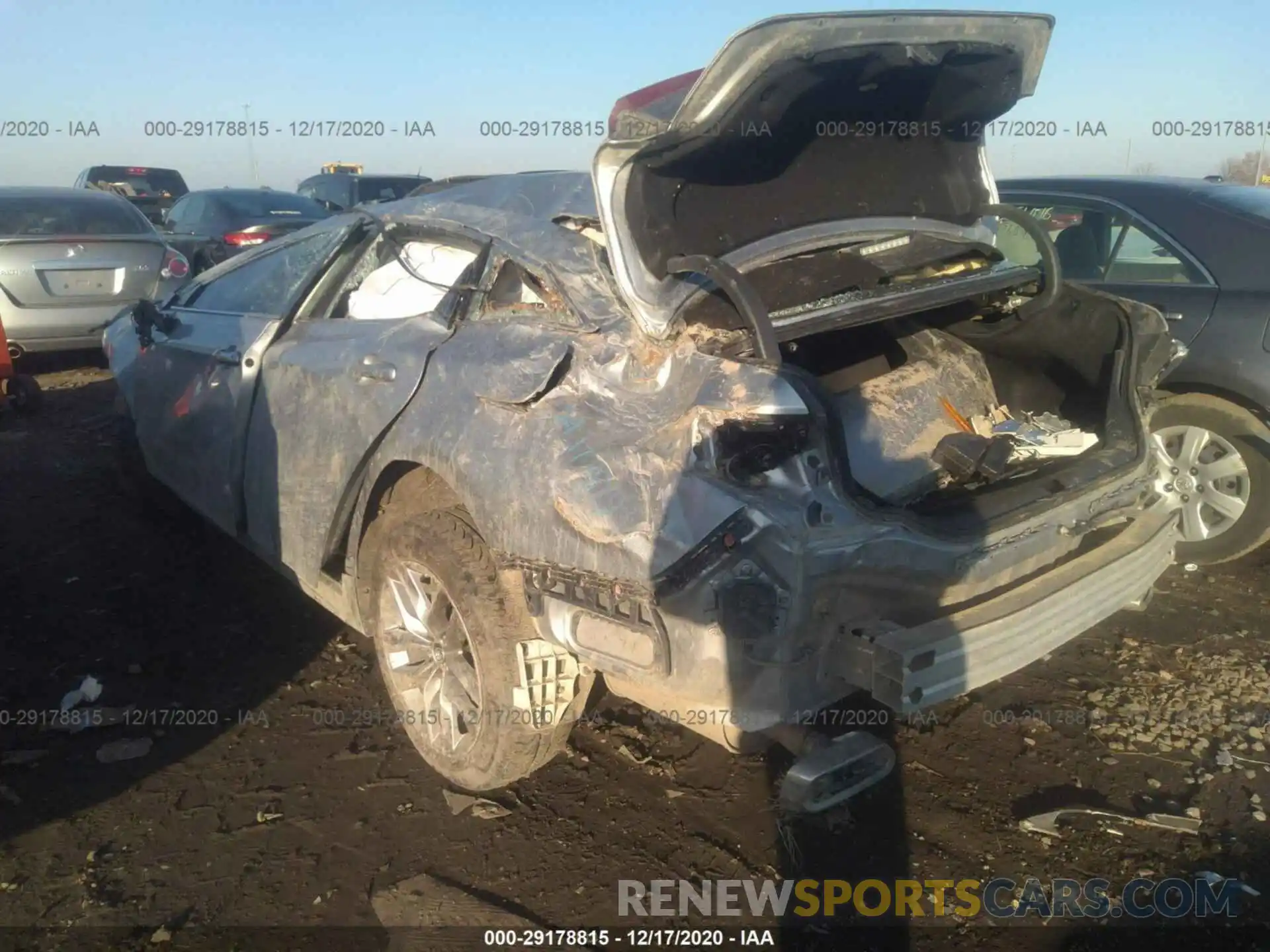 3 Photograph of a damaged car 4T1BZ1FBXKU003041 TOYOTA AVALON 2019