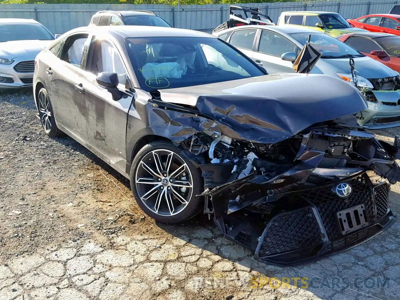 1 Photograph of a damaged car 4T1BZ1FBXKU003377 TOYOTA AVALON 2019